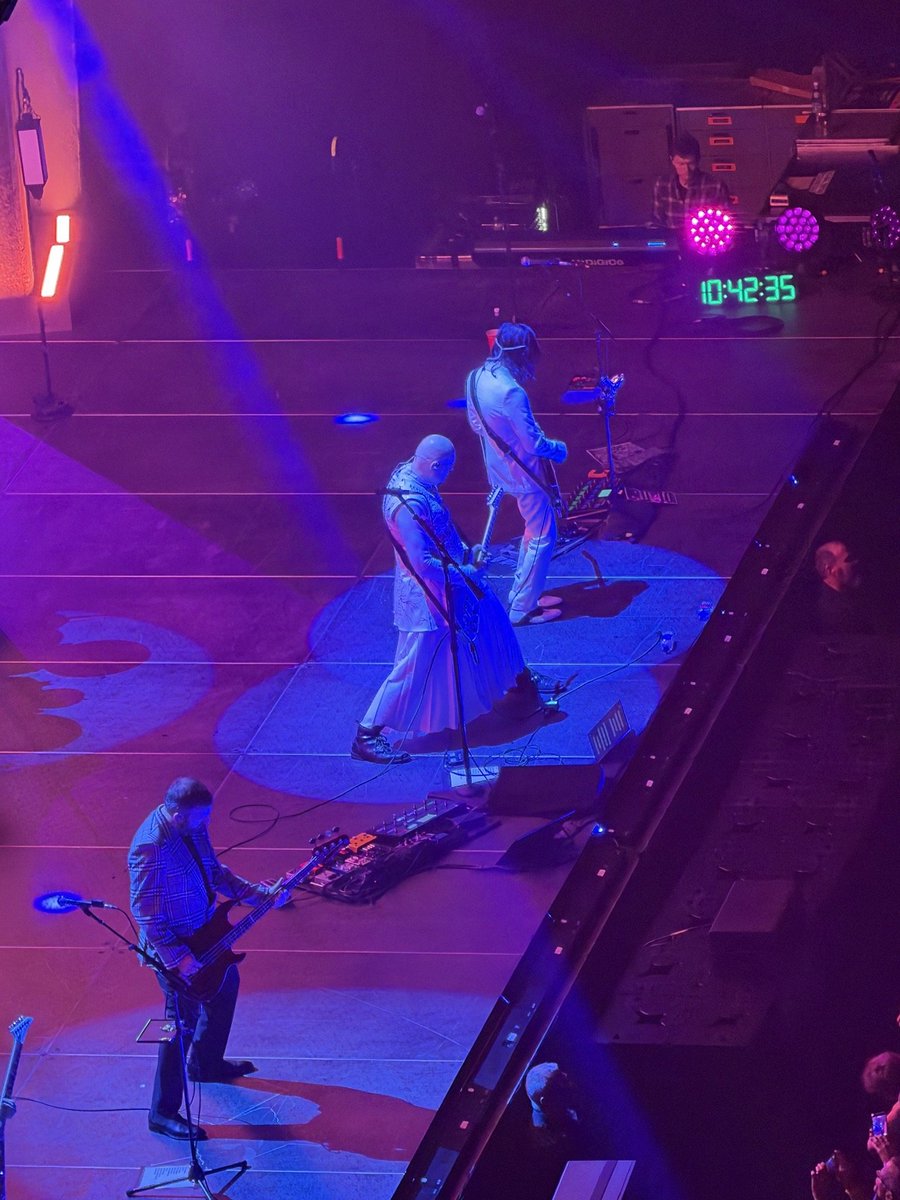 RealAngelaMc's tweet photo. I saw the Smashing Pumpkins last night. Much needed reprieve after everything that's happened. The baby really enjoyed the light show! https://t.co/RerP7YVv0g