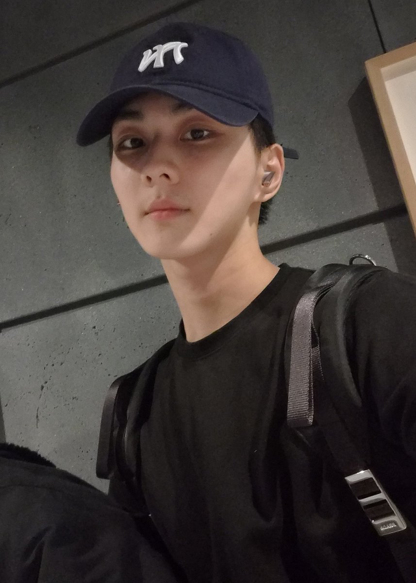 jungwon_mine's tweet photo. low angle jungwon selca >>> https://t.co/w2QFCEitcF