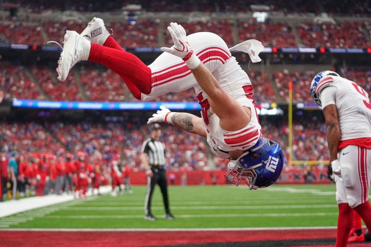MikeGarafolo's tweet photo. #Giants RB Cam Skattebo told @DanGrazianoESPN he felt something in his hamstring on his 42-yard OT run. All indications this morning are he should be OK, especially with the team on a bye this weekend. A rare, welcome instance for NYG to not have an IR candidate after a game. https://t.co/eHtBM0CTse
