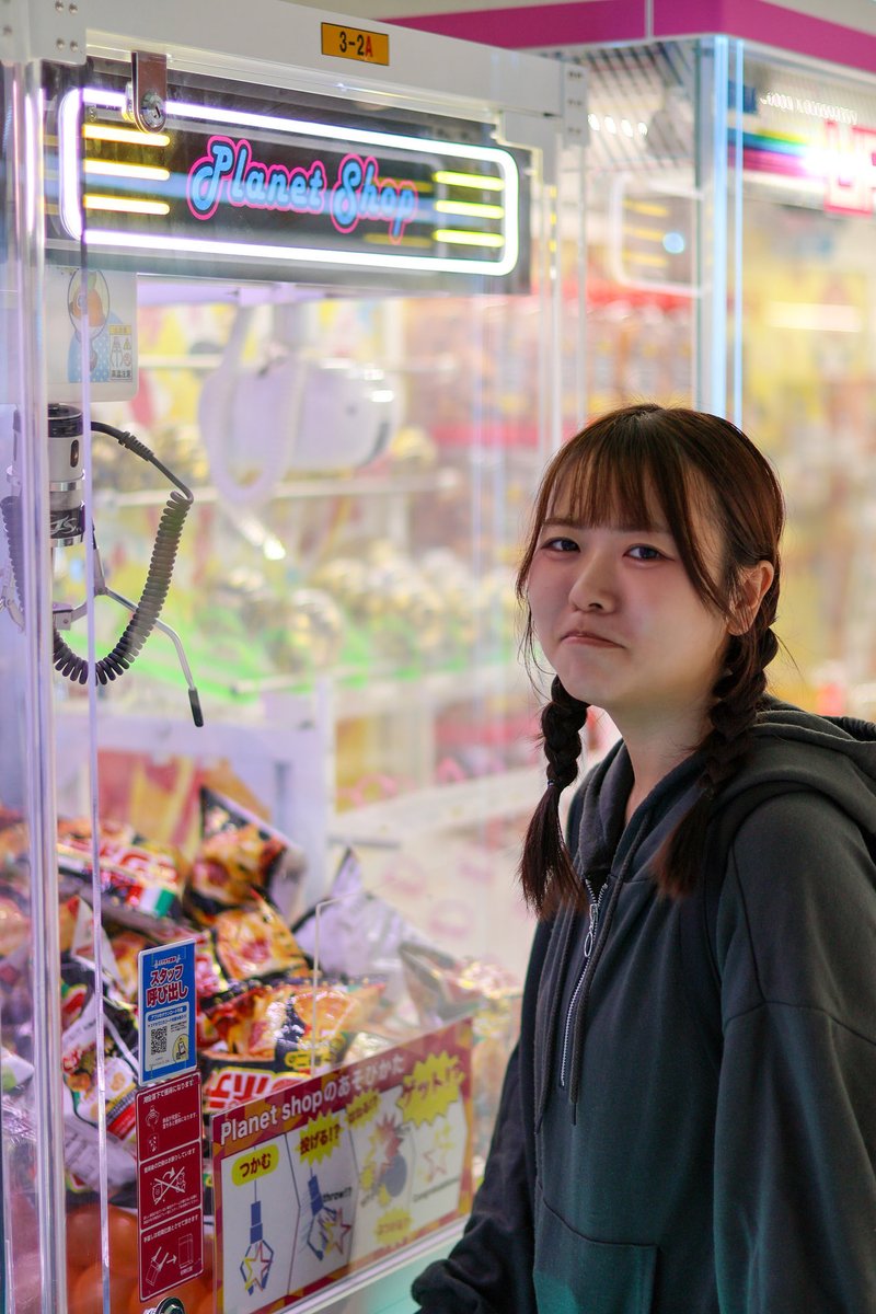Hinano_soar's tweet photo. えーん、お菓子取れないよー、取ってくれる？ https://t.co/SSkWDipq8n