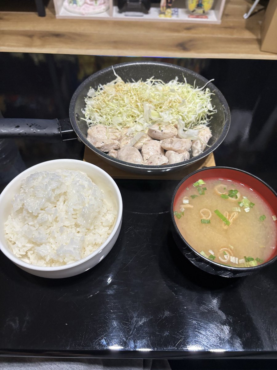 exaid1021's tweet photo. @xHgDcb3BVV4k3qI オイラも運動しないと
今日の晩御飯です。 https://t.co/mm0XD9QSgU