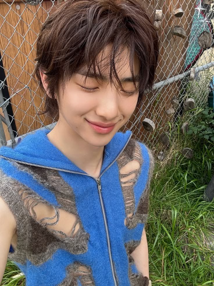 riciiriccci's tweet photo. hi there! it’s jazzkiel here ~ 💙

i am looking for interactive moots 
- hoon biased
- not new to stantwt
- looking for #coermoots #kpopstan
- any fandom are welcome baby

rt and like - moots 🌟 https://t.co/RruKziqSmz