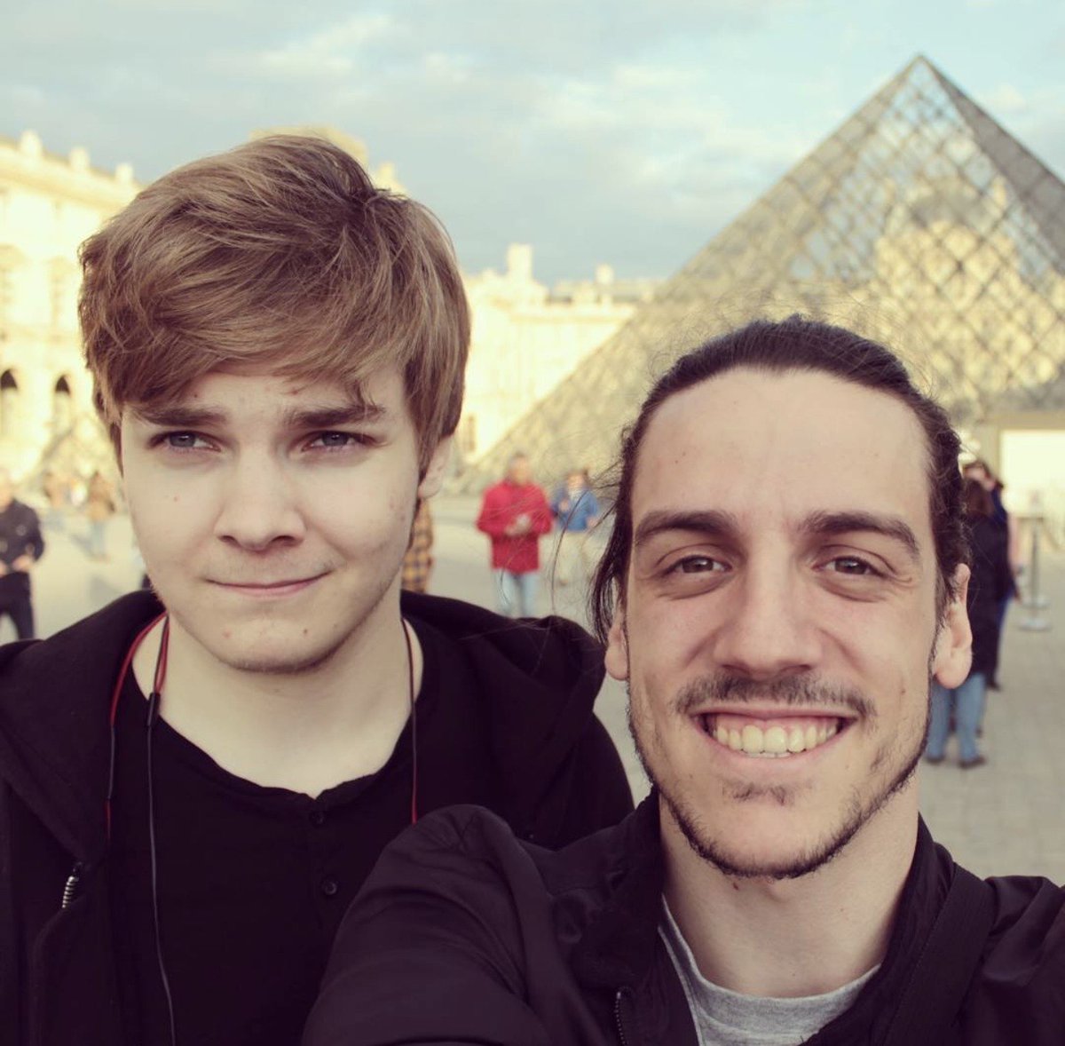 AraneaeLoL's tweet photo. I can't find words to express how I feel. We lived together for many years and shared so much more than just League. He was one of my closest friends, and reading this breaks my heart.

I honestly don't know what to say. Rest in peace, Lauri...

https://t.co/gkwC62U96p https://t.co/5Yd1fIUw9L