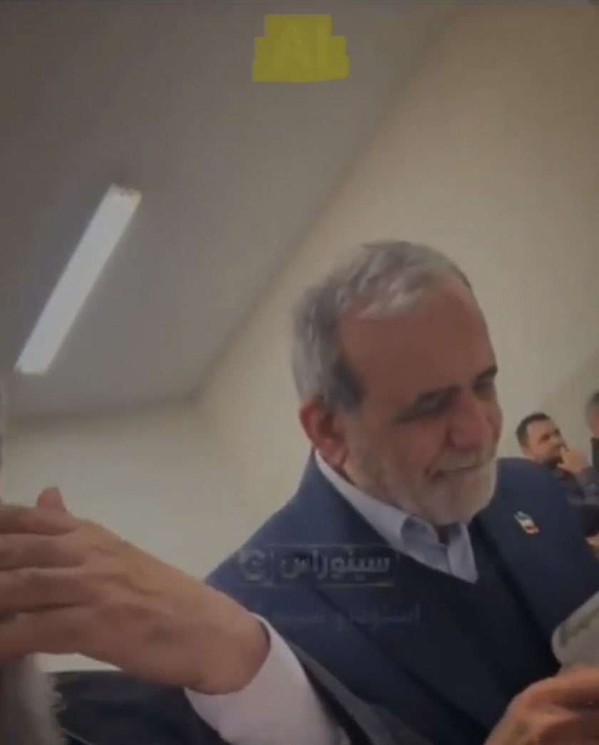 DisputingSunnah's tweet photo. Sunni’s are running imaginary victories again of a fake video of Pazeshkiyan reciting Qur’an. Not only is the camera angle fake. It literally says AI at the top middle 😬 https://t.co/ZeQpCMHEKD