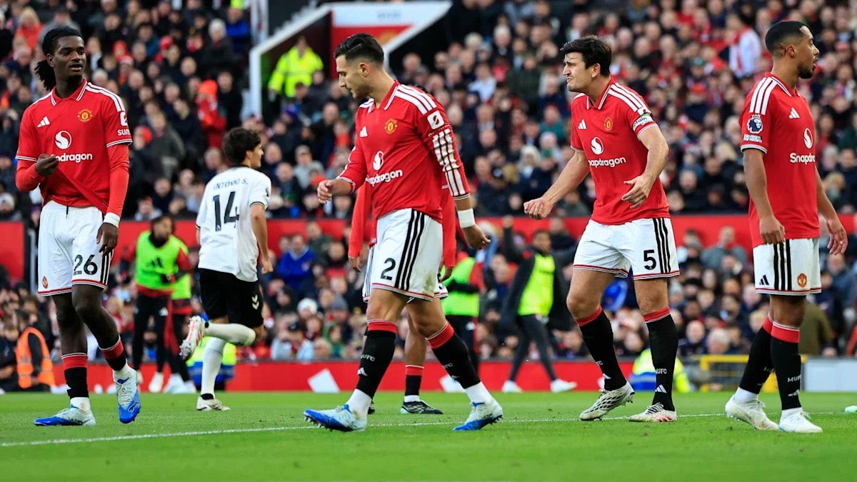 StatmanDave's tweet photo. No side is currently on a longer winless run in the Premier League than Manchester United (6 games).

Unacceptable. 😡 https://t.co/9FFEZcylzK