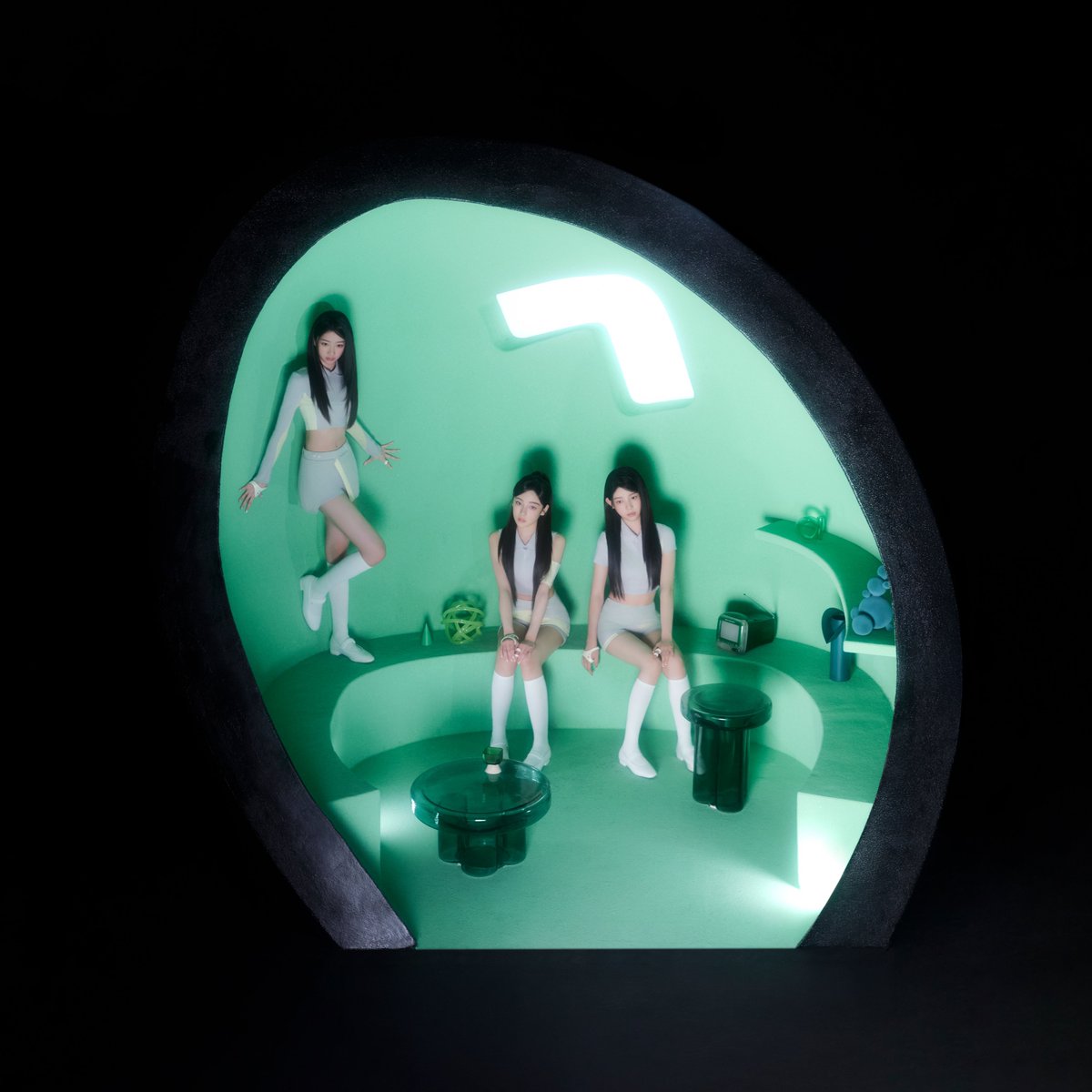 voradive's tweet photo. 이렇게 셋 나눈거 비주얼 보컬 댄스 유닛인건지 궁금쓰 https://t.co/CfNktk2HQh