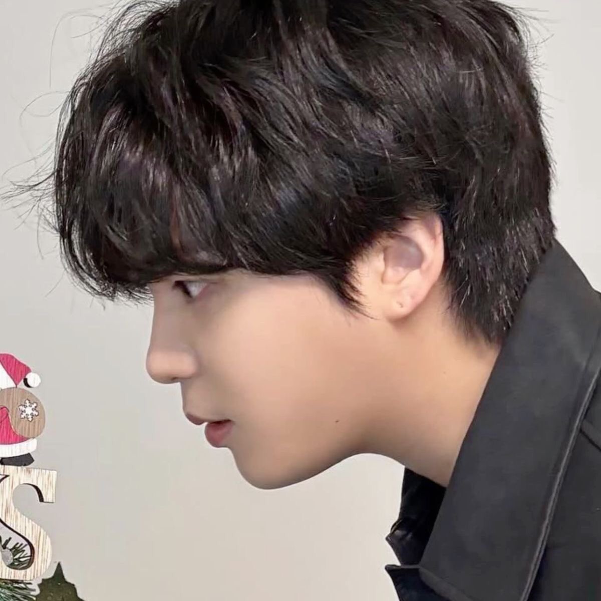 jjonghwc's tweet photo. His side profile is so cute I’m wanna chew his nose https://t.co/fd6S3vLmLv