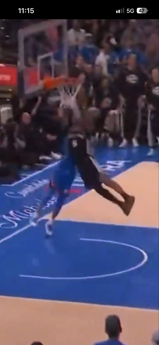 siarqq's tweet photo. @ZacHogrefe @ThunderFilmRoom Caruso made sure Castle doesnt get hurt. Kriss Dunn literally pushed JDub, with so much momentum, none of yall realized he almost injured his own teammate Derrick Jones JR.
Buy yourself some glasses man. https://t.co/MxTxByw4zE