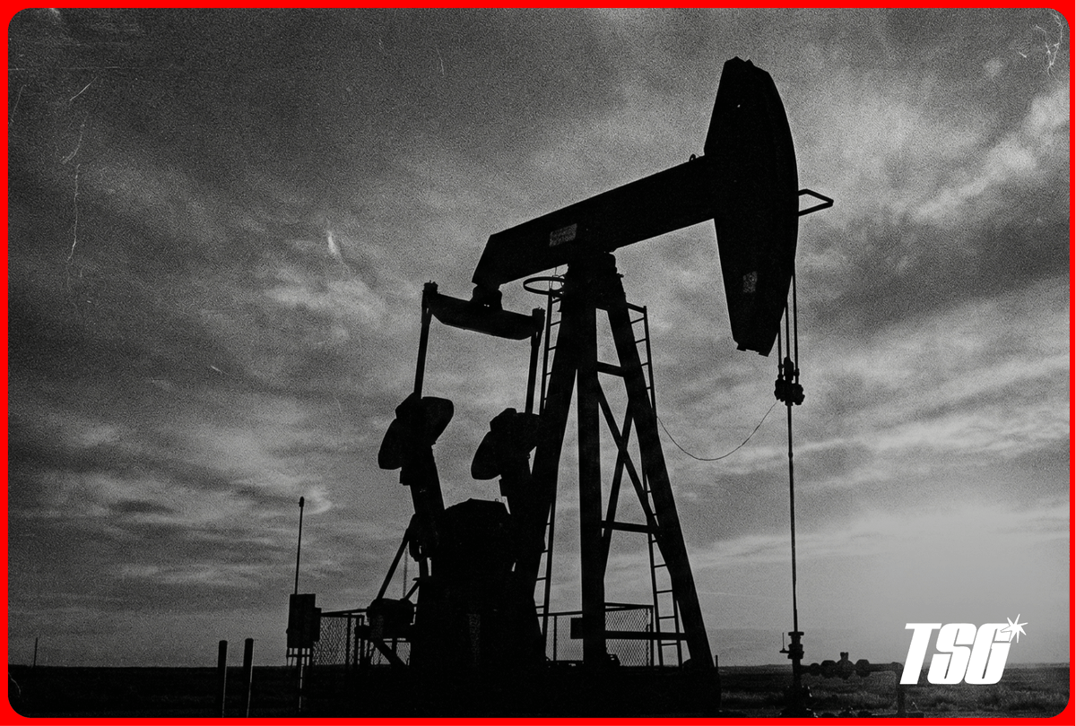 TradeSetGo_com's tweet photo. Can Brent oil hit $130 before Hormuz reopens?

Crude is trading above $100 again as Gulf war risk escalates. Paul Tudor Jones sees another $20 to $25 from unresolved Iran tensions, which would push Brent toward $127 to $132.

Two chokepoints now face direct threat: the Strait of Hormuz and Bab al-Mandeb. Houthis are striking the Red Sea routes Saudi Arabia built to bypass Hormuz.

Inventories are draining. Demand is cracking. The war premium is live.

$CL
#Oil #Brent #Geopolitics #Energy #Hormuz

Risk Warning: CFDs are high-risk. 77.95% of retail accounts lose money.