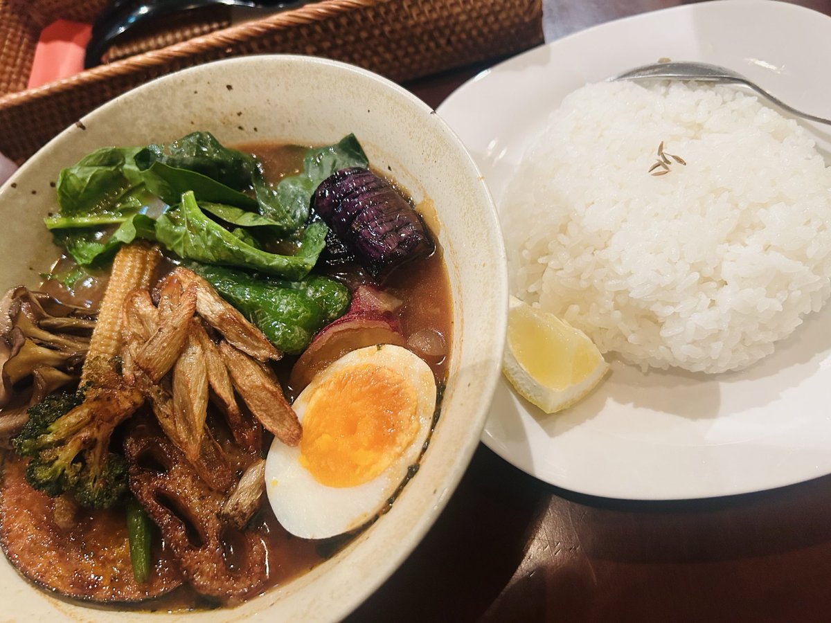 0715Miko's tweet photo. エンジョイ帯広！

初馬車轢く　こまちゃん見れました！
止まる動く内輪差も、こまちゃんかわやってる！

スープカレー
入れ方すごいビール
クランベリーの小豆ソフト

小豆ソフトはすごい👍

白樺温泉も良かったです！
フードバレーはいつも体重増 https://t.co/fk6BgiVShH