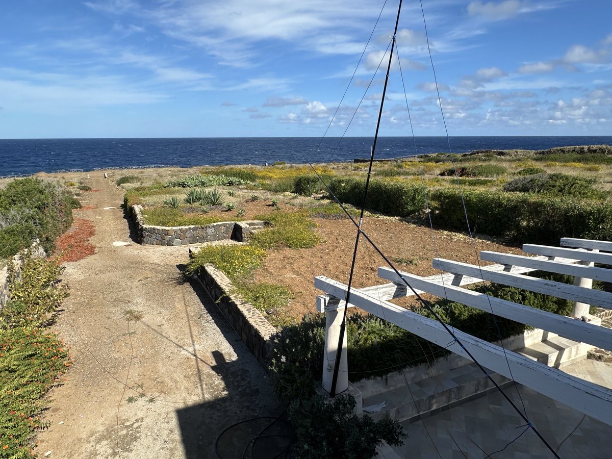 rapanuiman's tweet photo. QRT on #Ustica (IIA U-001) as IE9/DJ4EL. #IOTA EU-051. Thank you for 4000 contacts and nice DX. #IslandsOnTheAir #DXpedition #AmateurRadio #HAMradio #ItalianIslandsAward #Amateurfunk https://t.co/gX86iAS3oF