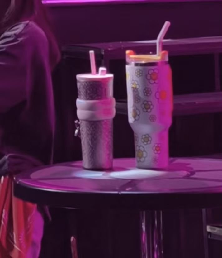 cc_christine920's tweet photo. FayeAtom are such a perfect pair — even their water cups have a size difference, just like them!

#FayeAtom 
#FayePeraya 
#AtomPariya https://t.co/lqniqY1Ptm