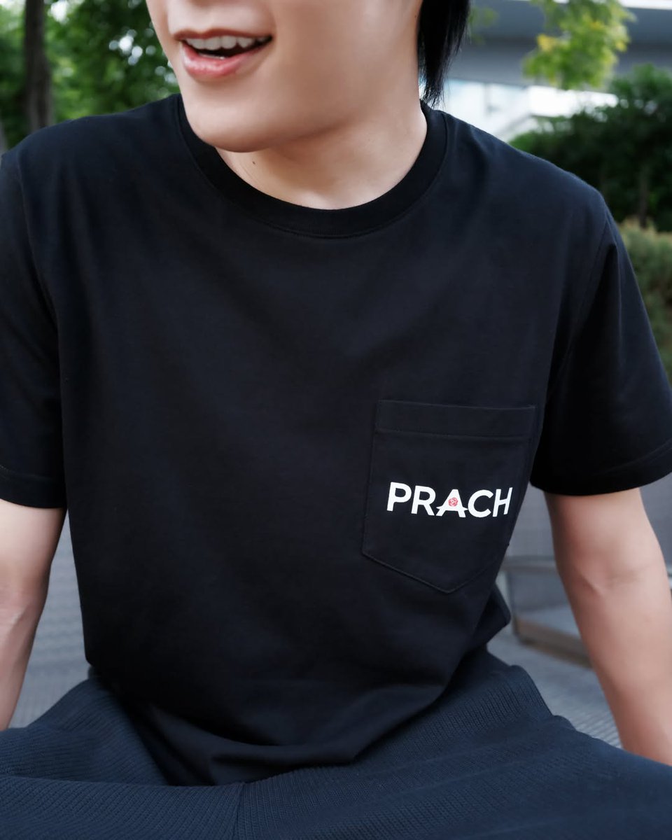 Singtofc_Th's tweet photo. ✨ PRACH Official | The original collection ✨

👕 PRACH T-Shirt
• เสื้อยืด 2 สี 5 ไซซ์ (Size S - XXL)
• ราคาตัวละ 690 บาท

🥤 PRACH Tumbler
• แก้วเก็บความเย็น / Tumbler
• ราคา 970 บาท

🎁 PRACH Special Boxset
• เสื้อ 2 ตัว + Tumbler 1 ชิ้น (ขออนุญาตจำกัดสิทธิ์ให้เป็นเสื้อไซซ์เดียวกันทั้ง 2 ตัว)
• ราคา 2,350 บาท
💖 รับฟรี! Exclusive Thank you Card 1 ใบ 💌

🗓 Pre-Order28 ต.ค. 2568 (11:00 น.) – 5 พ.ย. 2569 (20:00 น.)

📲 สอบถามและสั่งซื้อสินค้า
• TH Order : LINE Official @prachofficial
• Inter Order : LINE Official @prachofficialinter

🚚 อัตราค่าจัดส่ง
• TH - เสื้อ / Tumbler: ชิ้นแรก 50 บาท (ชิ้นต่อไป +20 บาท/ชิ้น) (จำกัดไม่เกิน 30 ชิ้น/คำสั่งซื้อ)
• TH - Boxset: กล่องละ 80 บาท
• International Shipping: ค่าจัดส่งคิดตามประเทศปลายทาง

#PRACHOFFICIAL​
#SingtoPrachaya
#สมุนจ้าวป่า