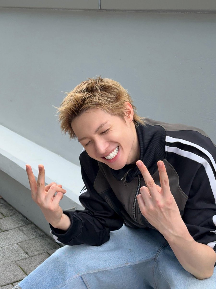 mrtiniedwards's tweet photo. (DAY 2 finding moots #moothunt)
hiii! this is tin!#MARTIN 

'09,🇵🇭
all fandoms are welcome :)
new to #coertwt 
not new to #kpoptwt, or #stantwt : '+

like&amp;rt are appreciated  💙

#coer #cortis #coerville #martintwt https://t.co/sUrFgk5ivQ