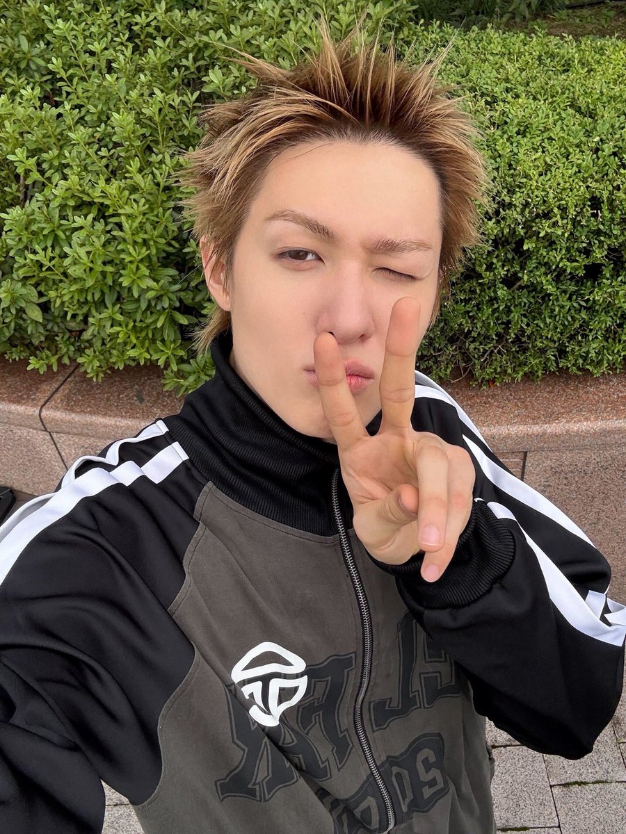 mrtiniedwards's tweet photo. (DAY 2 finding moots #moothunt)
hiii! this is tin!#MARTIN 

'09,🇵🇭
all fandoms are welcome :)
new to #coertwt 
not new to #kpoptwt, or #stantwt : '+

like&amp;rt are appreciated  💙

#coer #cortis #coerville #martintwt https://t.co/sUrFgk5ivQ
