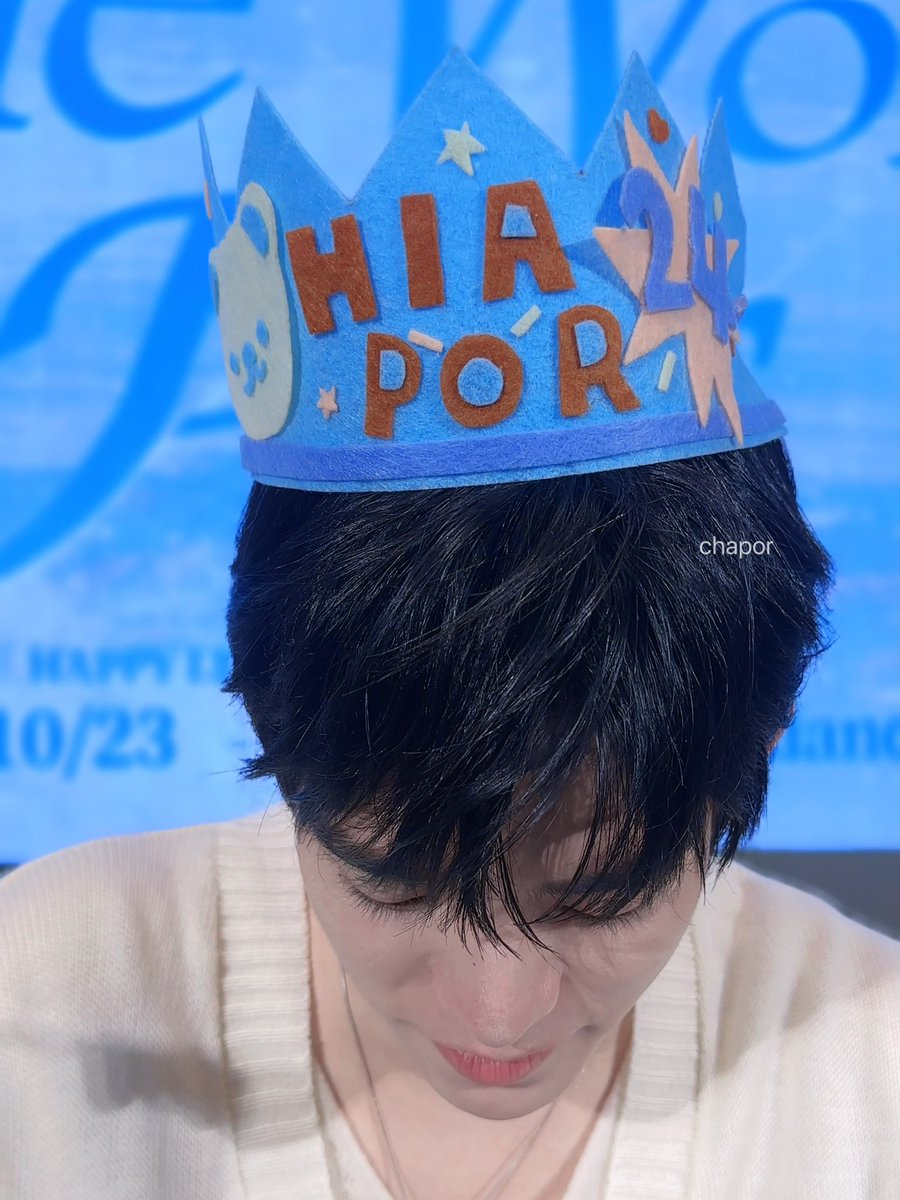 withyouwerebear's tweet photo. พูดถึงที่มาที่ไปของมงกุฎอันนี้ ตั้งใจทำให้ป๋อมากๆเลยล่ะ #Porsuppakarn พอป๋อใส่แล้วโคตรน่ารักเลย >_< ตอนแรกอยากหาเครื่องหัวที่เท่ๆปนน่ารักให้แต่ไม่มีอันไหนถูกใจเลย พอเห็นว่าเขามีเทรน diy มุงกุฎวันเกิดกันเอง ไอ่เราก็อยากทำเองเลย ตั้งใจว่าเมนหลักคือคำว่าเฮียป๋อ 5555 แต่ก็อยากให้มีอะไรน่ารักและมีความเป็นป๋อ ก็เลยมีทั้งสีฟ้าหมีขาว ดวงดาวและอายุ24 เพราะคุณเขาเพิ่ง24ไปนี่ ออกมาเป็นแบบนี้ น่ารักจังเลยอาจจะไม่สวยเท่าไรแต่ตั้งใจมากๆกับคนที่ศิลปะไม่ค่อยได้เรื่อง ไว้ถ้ามีโอกาสจะทำไปให้อีกน้า ( ⸍ɞ̴̶̷ ·̫ ɞ̴̶̷⸌ 🫶🏻)