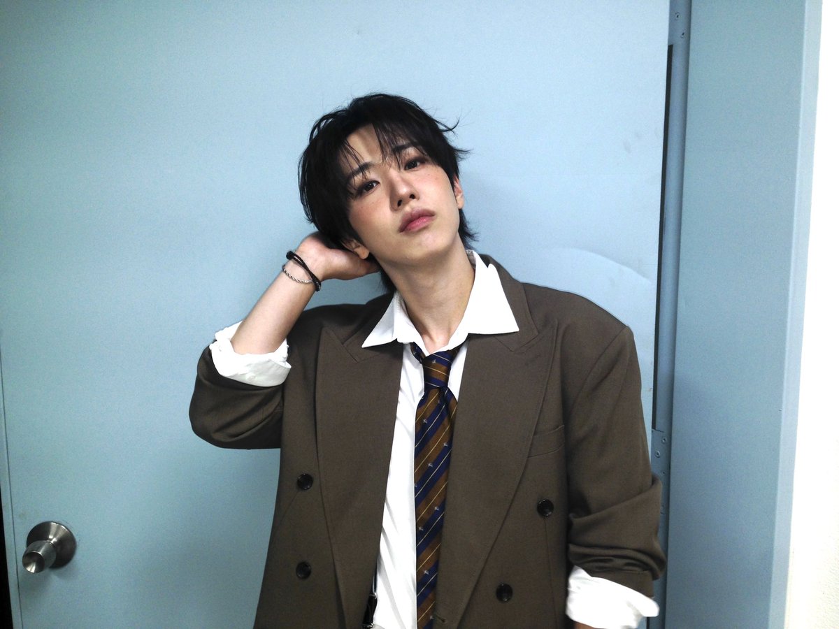 heeeeeejae94's tweet photo. 쇼케이팝 첫방송 끄으으읕♥
안경은 없지만 메이크업이 뽀인뜨으 https://t.co/DJIdgWeK76