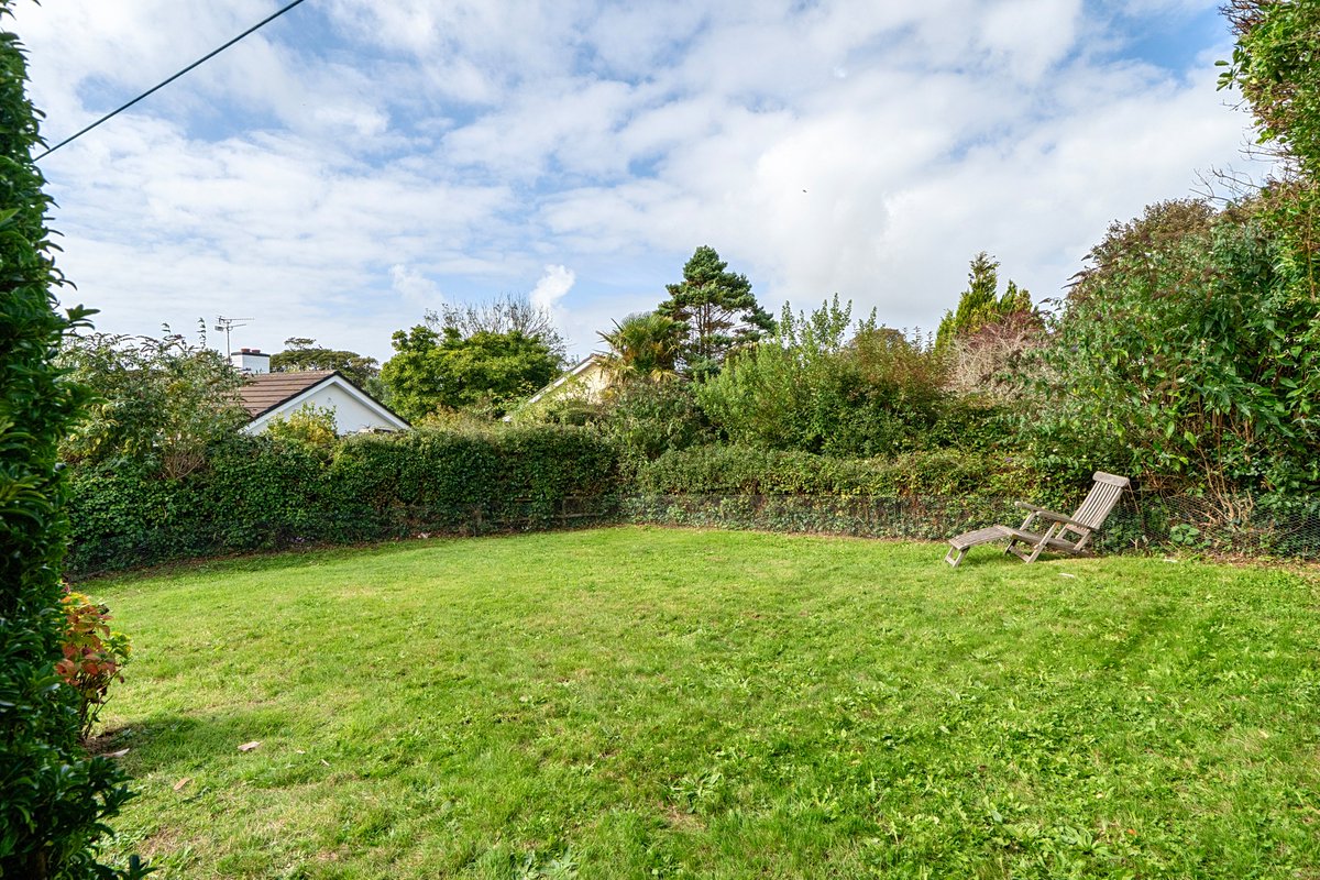 Jamie_Hunters's tweet photo. *** OPEN HOUSE EVENT: Saturday 7th November 2026, 3:15-4:15pm *** 

Offered with no onward chain and owned by the same family since it was built in the 1970s, this spacious detached three-bedroom bungalow sits on a generous plot in the sought-after village of Goldsithney. 

It is close to St Hilary School and only a five-minute drive from the coast at Perranuthnoe, and comes with a garage, driveway parking and a lovely garden. What more could you ask for?

https://t.co/bGwwMyNzq9