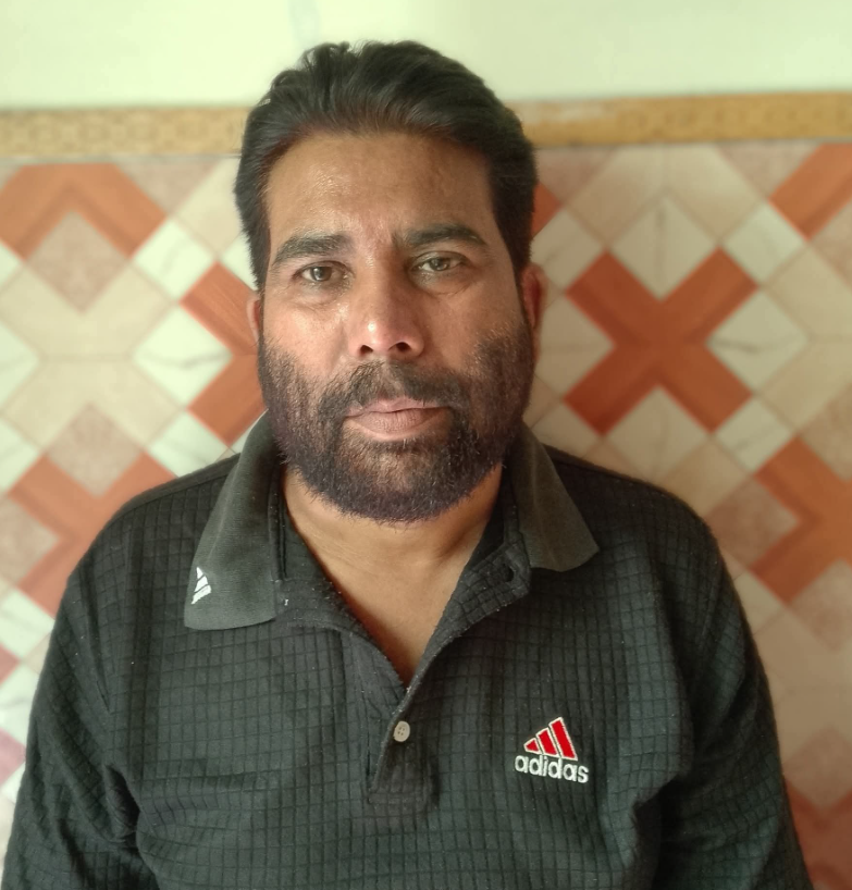 CathoFr's tweet photo. 🔴 🇵🇰 PAKISTAN : UN MÉDECIN CHRÉTIEN ACCUSÉ DE BLASPHÈME, SA CLINIQUE INCENDIÉE

Kamran Masih a été arrêté après une publication Facebook. Une foule a incendié sa clinique et attaqué son domicile. Son épouse et leurs trois enfants ont dû fuir. (BACA) https://t.co/myURcM0sh7