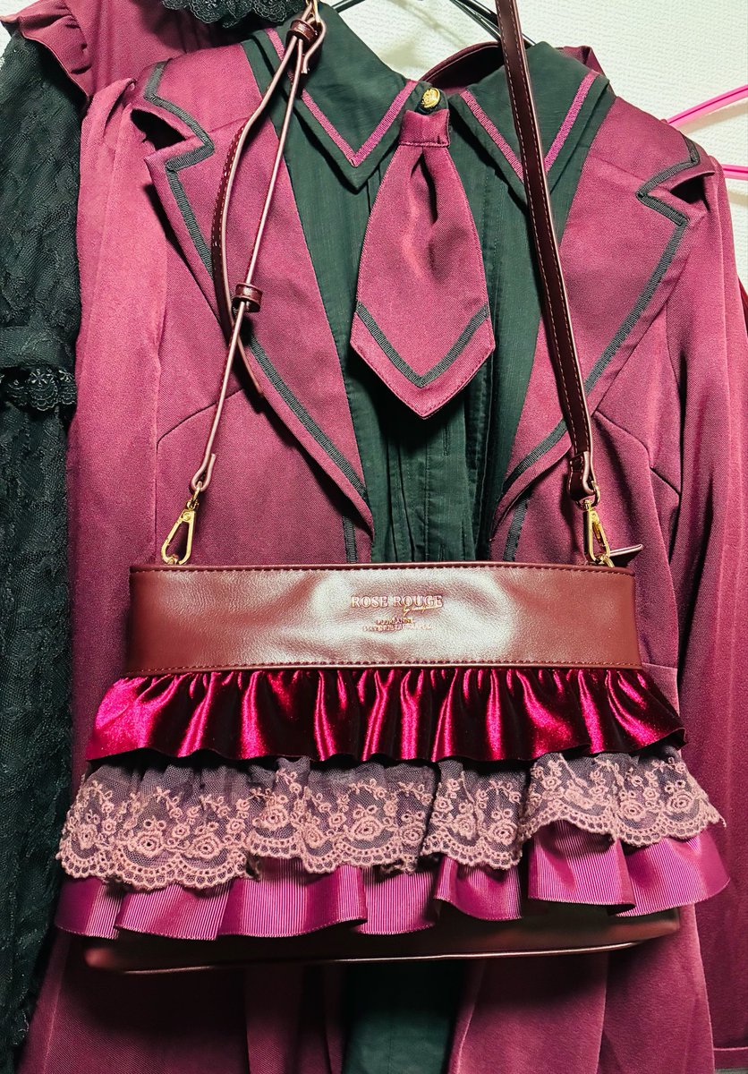 Irenephiliam's tweet photo. axes femmeでボルドーの服に似合う
ショルダーバッグを買いました🌹

凄い似合うー💕可愛い！！！
(この服はAmavel) https://t.co/dz3DGxE1OK