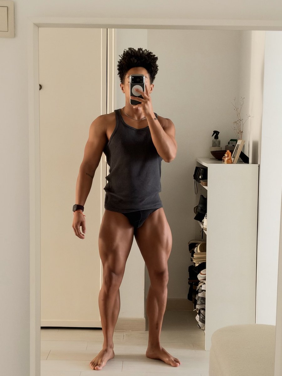 HeyHoneyBoy's tweet photo. Quick shape check before gym https://t.co/sUdbcUQ2Pd