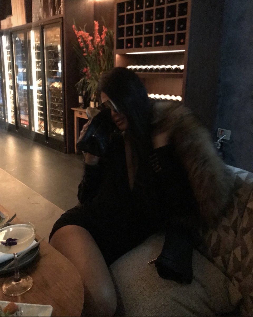 Skinnyc0kewh0re's tweet photo. 23 in Balmain! https://t.co/wAOcMkoCVR