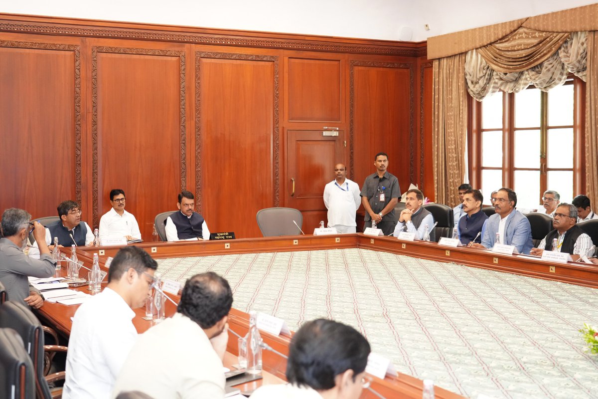 CMOMaharashtra's tweet photo. 🔸CM Devendra Fadnavis chaired the 26th meeting of the Maharashtra State Wildlife Board.
Senior officials were present.

🔸मुख्यमंत्री देवेंद्र फडणवीस यांच्या अध्यक्षतेखाली महाराष्ट्र राज्य वन्यजीव मंडळाची 26वी बैठक.
यावेळी वरिष्ठ अधिकारी उपस्थित होते.

🔸मुख्यमंत्री देवेंद्र फडणवीस इनकी अध्यक्षता में महाराष्ट्र राज्य वन्यजीव बोर्ड की 26वीं बैठक।
इस अवसर पर वरिष्ठ अधिकारी उपस्थित थे।

🕐 12.45pm | 26-10-2026📍Sahyadri Guest House, Mumbai | दु. १२.४५ वा. | २६-१०-२०२६📍सह्याद्री अतिथीगृह, मुंबई.

@Dev_Fadnavis
#Maharashtra #DevendraFadnavis #Mumbai