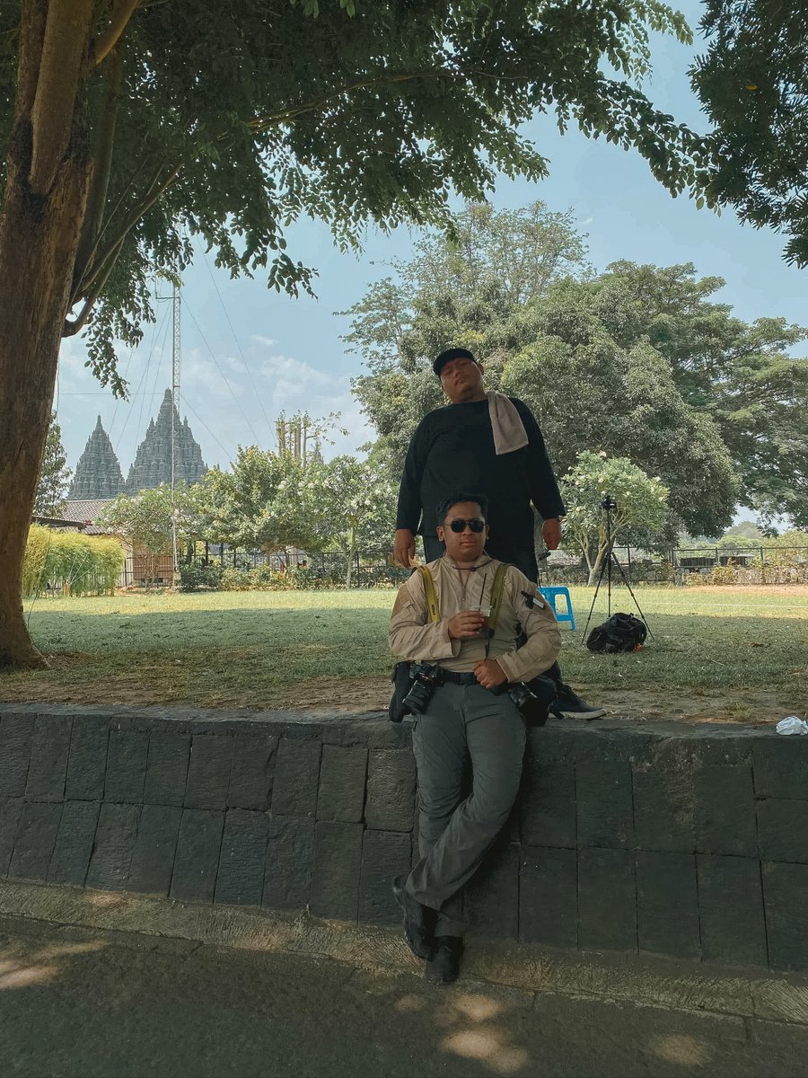 rezzahabibie's tweet photo. Kembali merasakan muka gosong setelah terakhir gosong tahun 2023 🤣

Saksikan dan bagikan ke semua orang music video JKT48 #AyoSenyumlah 🙂☺️😀😄😁

*mohonmaaddifotogaadayangsenyumaliaspanasbangetalhamdulillah🙏* https://t.co/vCuPwJbA6r