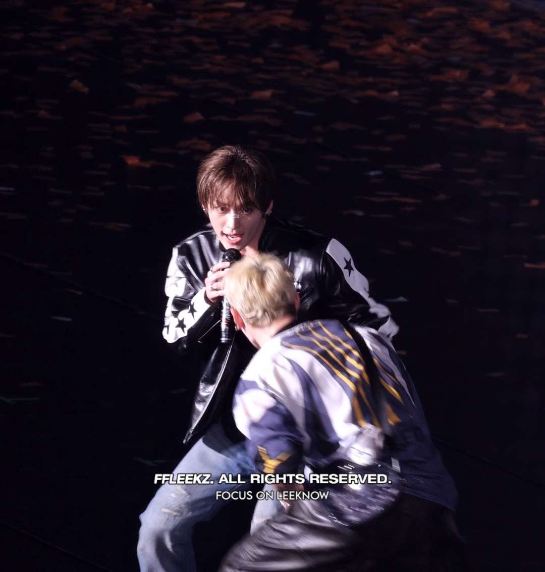 ffff_lk's tweet photo. 먼가 영화 스틸컷같음 https://t.co/ELq6iTQGbu