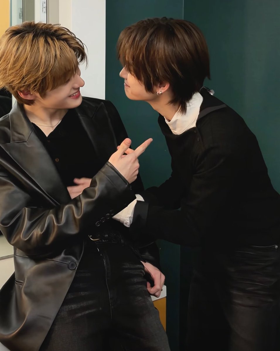 lowdevotion's tweet photo. hi they’re in love this is aegi love they’re in love guys they’re in love they’re in love why does sanghyeon let anxinie do anything to him THEYRE IN LOVE !!! https://t.co/OdqeUaUzXz