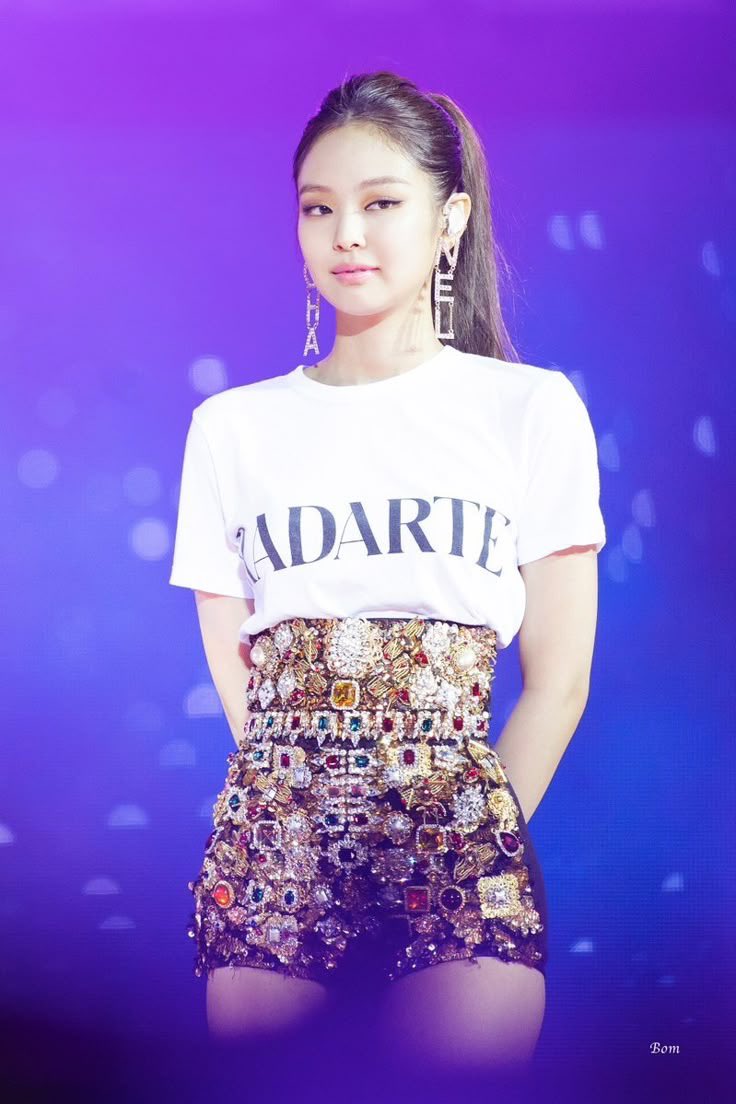 jennschanelbag's tweet photo. oh she loved the chanel earrings DOWNN https://t.co/NQSuN8b6SH