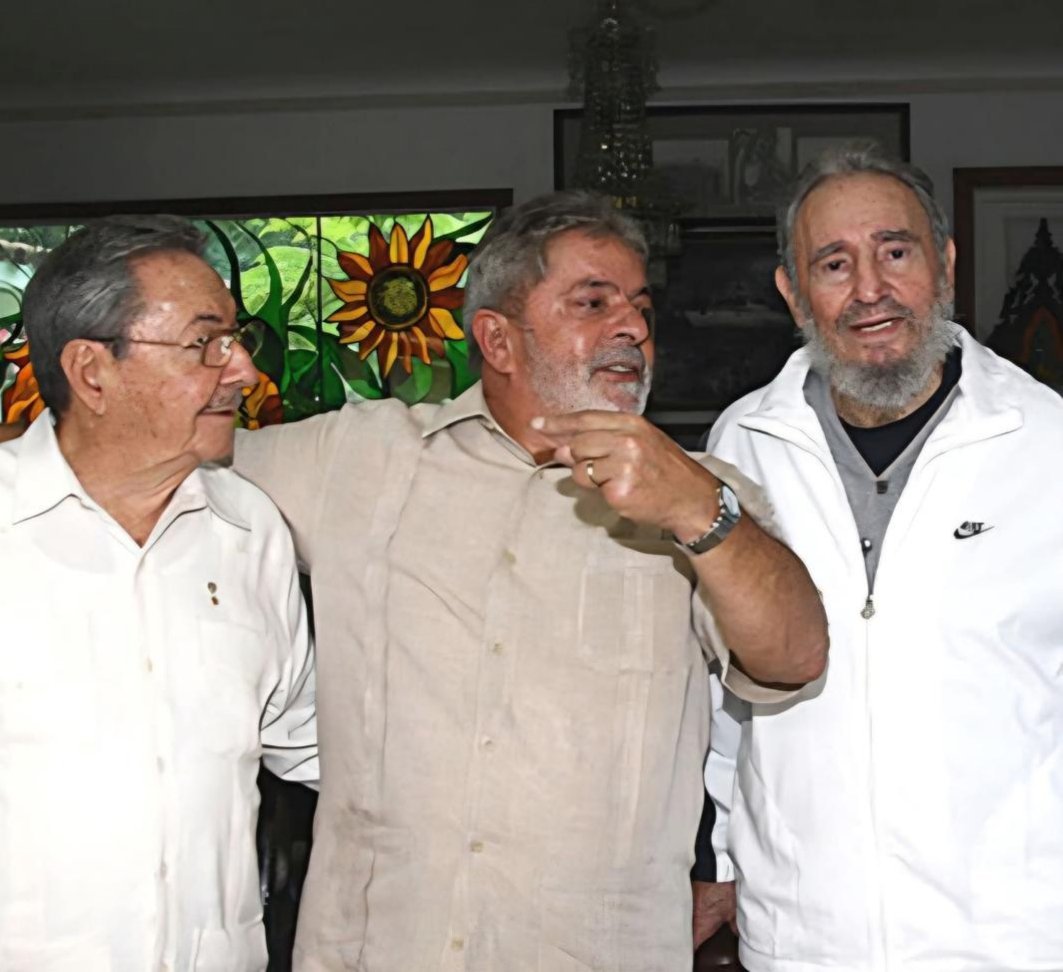Guerrerotony161's tweet photo. Lula y Fidel, grandes amigos.
#LulaPresidente https://t.co/ahlQCve48d