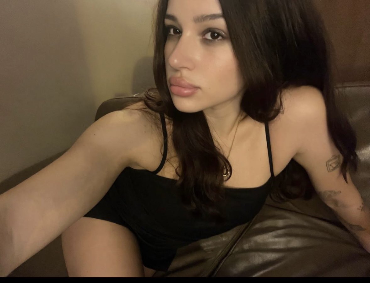 ReineAnna03's tweet photo. Bonjour Findom / Femdom

Déesse est disponible pour du réel sur Paris ainsi que du virtuel de 12h à 22h aujourd’hui !

Viens en privé pour prendre ta séance ! 😈 https://t.co/jj7ZexPSF0
