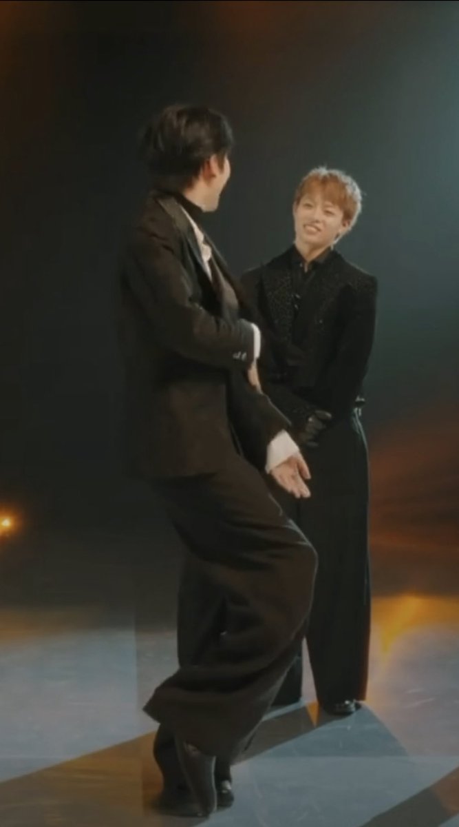 1tom_tom1's tweet photo. トムちんがバリ笑顔でりゅき見てるの可愛いし、りゅきがトム見てお兄ちゃんしてるの微笑ましくて食べたい(逃げて) https://t.co/uzckOwXoZH