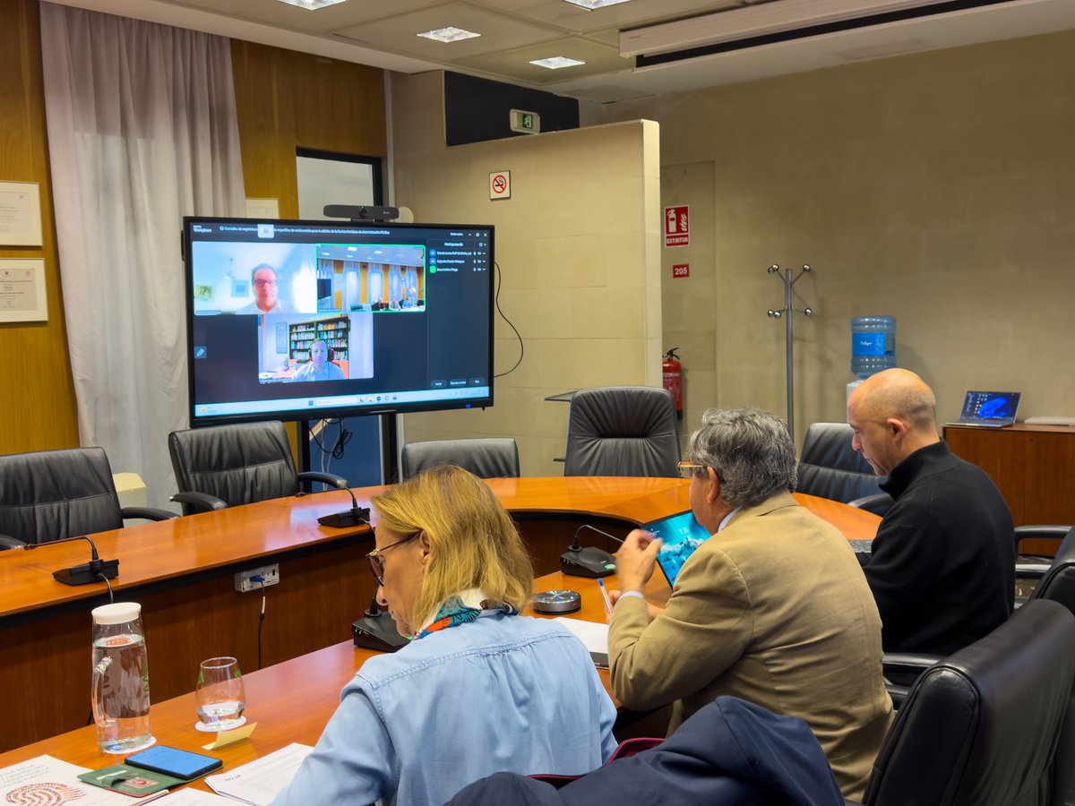 IAAPJunta's tweet photo. El #IAAP y la @unisevilla celebran una reunión de la Comisión de Seguimiento de la #RAAP para abordar su planificación editorial.
🤝 Una colaboración que impulsa la investigación jurídica y la difusión del conocimiento para mejorar la gestión pública.
@pploaiza @IAJuntaAND https://t.co/5teBS6nhDS