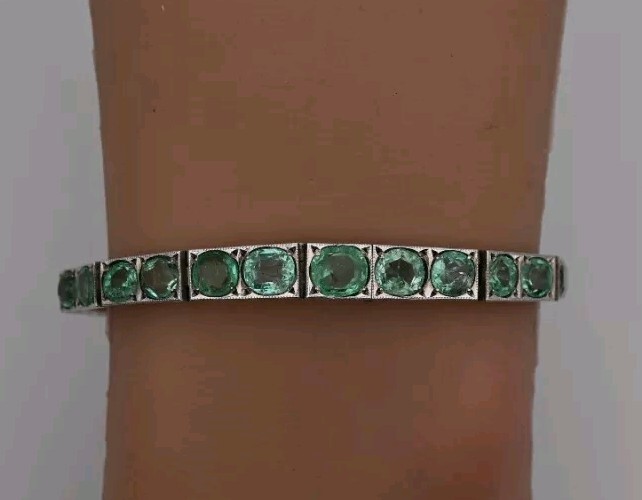 Berth_Antiques's tweet photo. Sale on now! Antique Art Deco natural emerald tennis bracelet, gold and platinum, £5,919.99. Extra 5% off with code BERTHHALLOW26 until 14 Nov. Want help valuing your item? Message me. https://t.co/Xu01WW6Ajp #ArtDeco #Emerald #eBayUK https://t.co/ZCdT1ULFpO