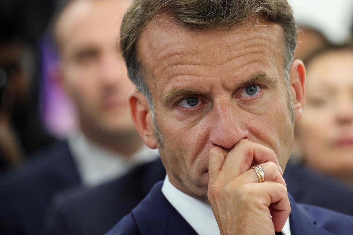 PulseMonde's tweet photo. 🔴🇫🇷ALERTE - La colère lycéenne ne retombe pas : après plus d’un mois de mobilisation, le gouvernement promet ce lundi des « réponses très concrètes ».

Emmanuel Macron a ouvert la porte à une REFONTE EN PROFONDEUR de Parcoursup. Des annonces sont également attendues sur les places à l’université, les bâtiments et les moyens accordés à l’Éducation.

Les organisations lycéennes et étudiantes sont reçues à Matignon cet après-midi. Annonces attendues à 17h30.

Source : Reuters / AFP / RTL

#Lycéens #Parcoursup