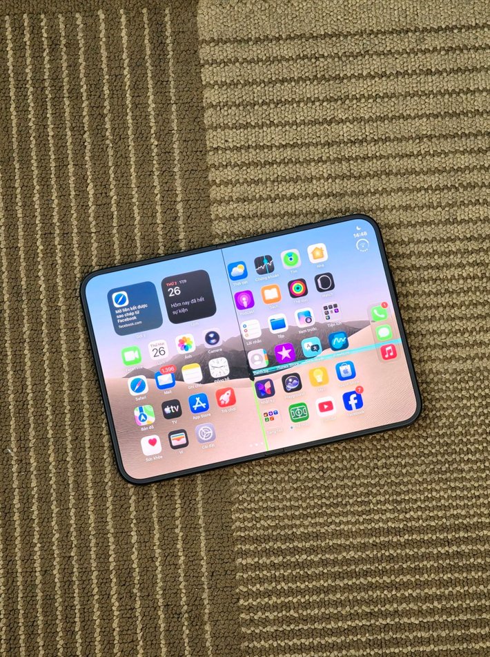 Sensoopp's tweet photo. 🚨 UPDATE: STATUS OF THE IPHONE DUO THAT GOT DROPPED YESTERDAY

Don’t let yours get dropped like this guy’s, everyone 

Use it as carefully as you possibly can 😭😭😭