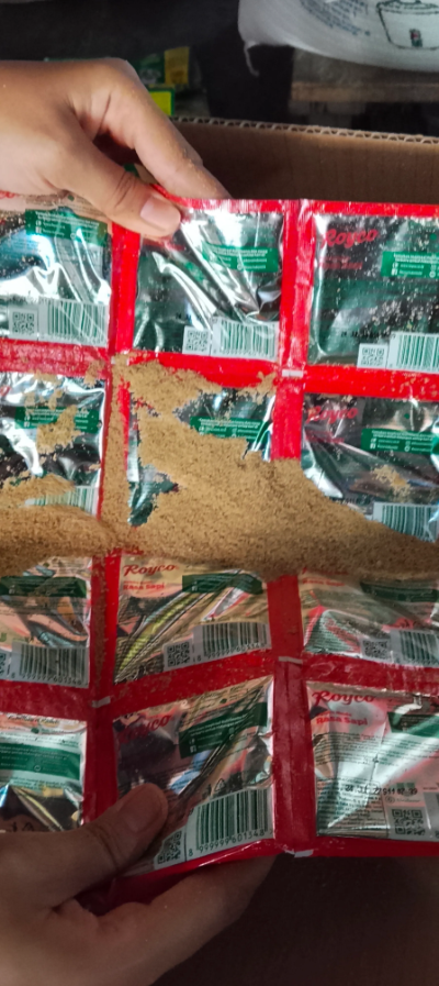 txtharihariWNI's tweet photo. Halo roycoindonesia, perkenalkan saya seorang pedagang sembako eceran di pasar.

Sudah beberapa kali dapat produk Anda cacat produksi, yaitu rencengan tidak ter-lem dengan lengket, sehingga isinya tumpah semua dan sudah tidak bisa dijual lagi.

Mohon dibenahi bagian Quality Control (QC)-nya, karena sungguh menyebabkan kerugian bagi pedagang eceran seperti saya.

Apakah ada pedagang lain yang pernah mengalami hal serupa?