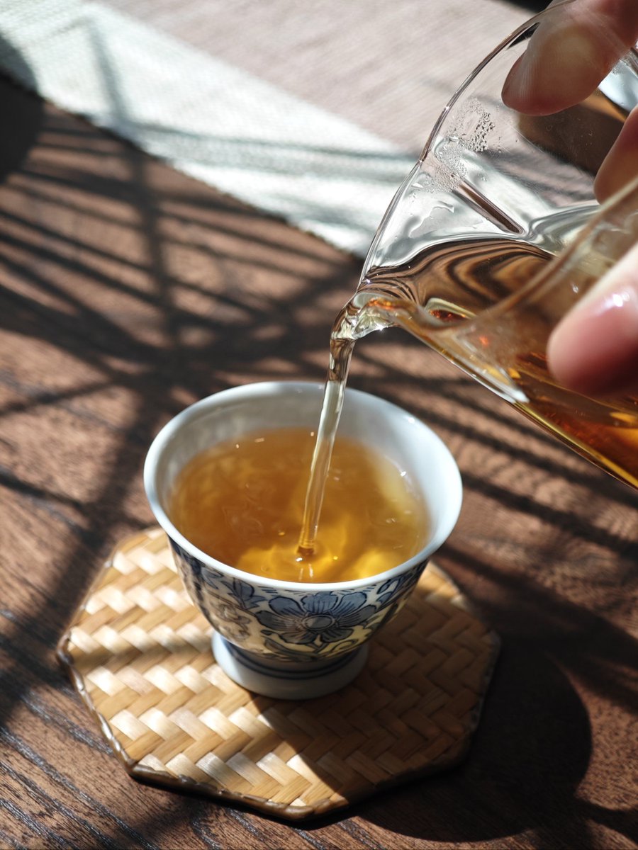 FNBOML's tweet photo. [俳俳とした音色が耳に残る、驯染みの味が心を包む。むっとする秋の风が頬をなで、投げられた热いお茶を一口饮むと、今日もまた、进む力が涌いてくる。] https://t.co/s7UyTea3sQ
