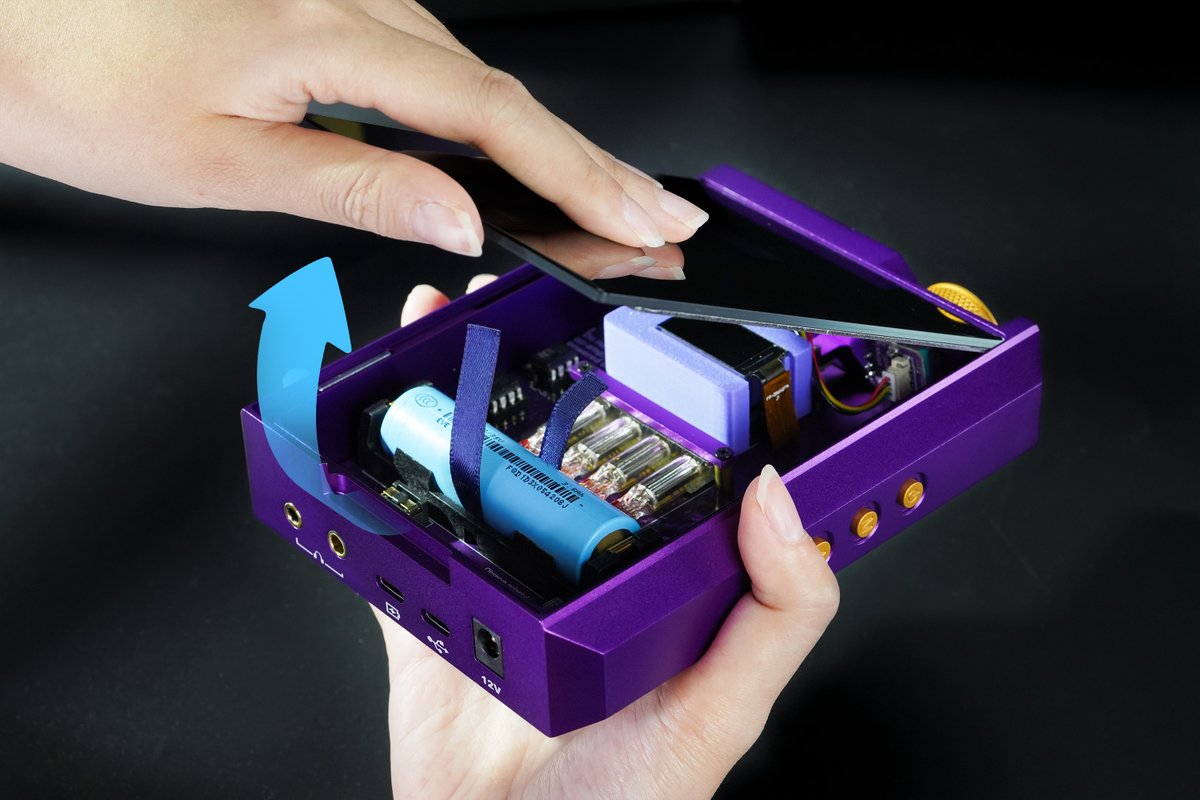 MUSE_HiFi_'s tweet photo. 🧲No screws, just Mag-Mod magnetic magic!
🔧Swap the MUSE01 op-amps and replace the 18650 battery with ease! 🔋

#MUSEHiFi #M7Player #MagMod #DIYAudio #PortableHiFi #audiophile https://t.co/LHHqBNyHLZ