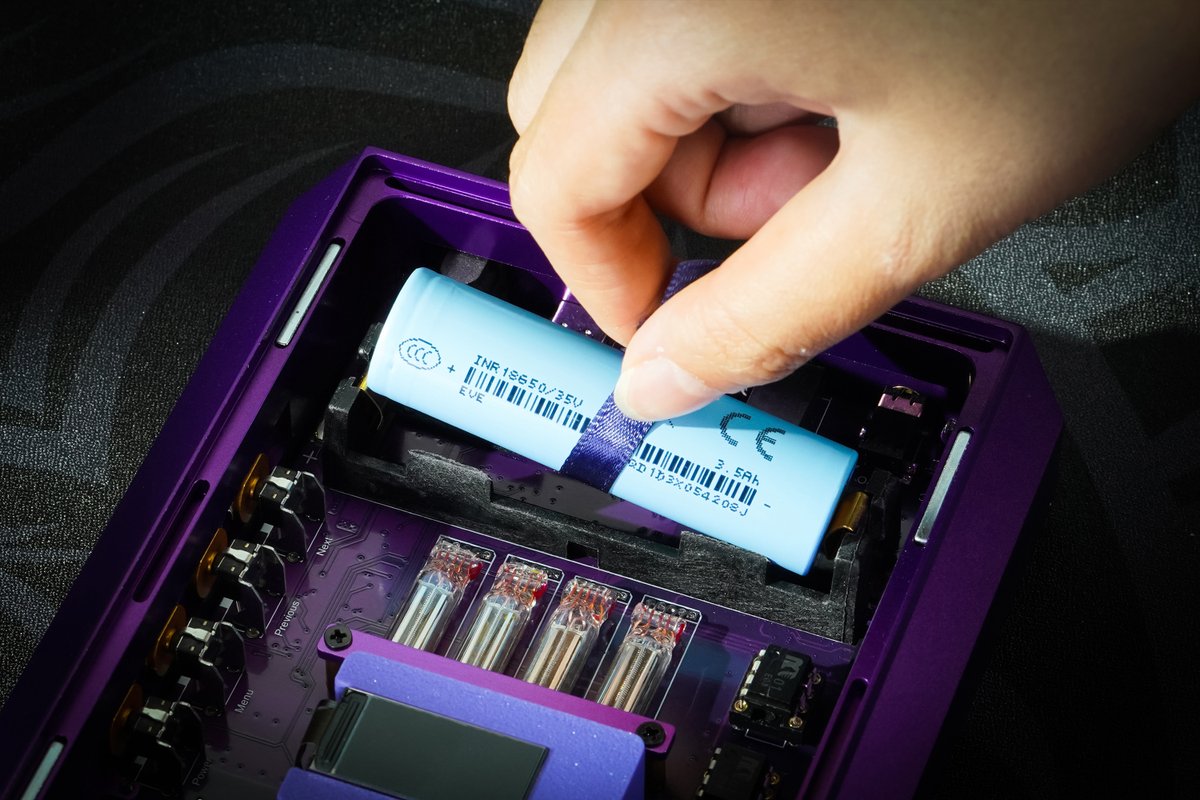 MUSE_HiFi_'s tweet photo. 🧲No screws, just Mag-Mod magnetic magic!
🔧Swap the MUSE01 op-amps and replace the 18650 battery with ease! 🔋

#MUSEHiFi #M7Player #MagMod #DIYAudio #PortableHiFi #audiophile https://t.co/LHHqBNyHLZ
