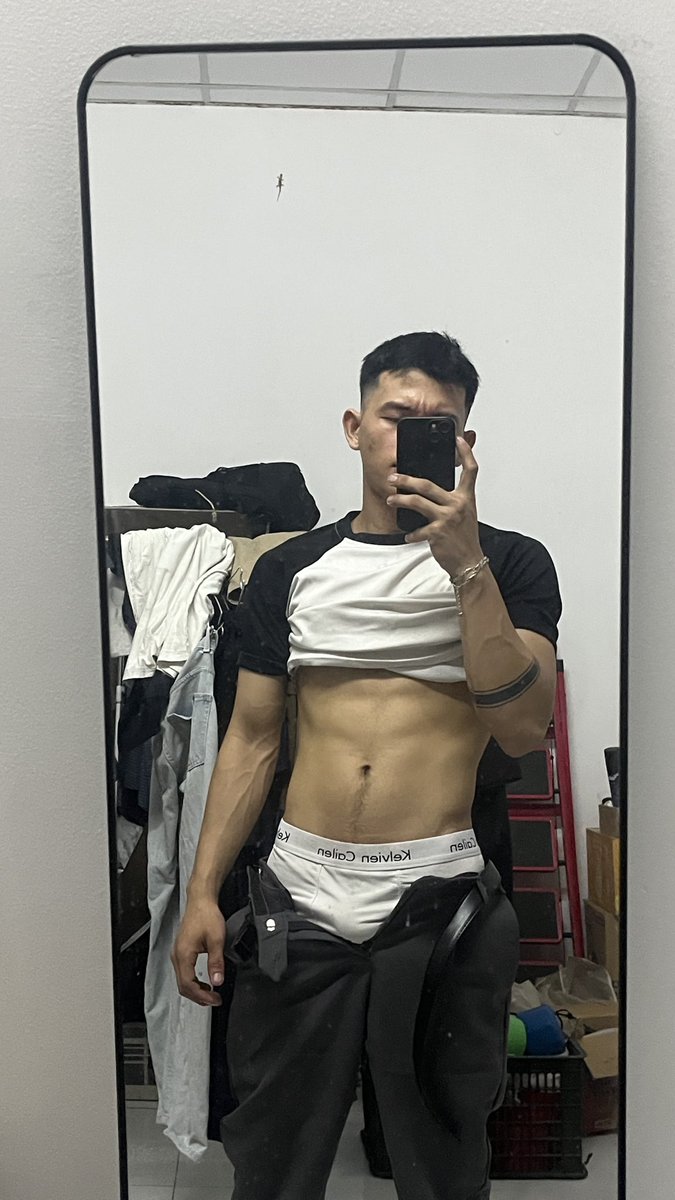 GauPada93's tweet photo. Chọn bên nào 😗😗 https://t.co/dCa6OUKB45