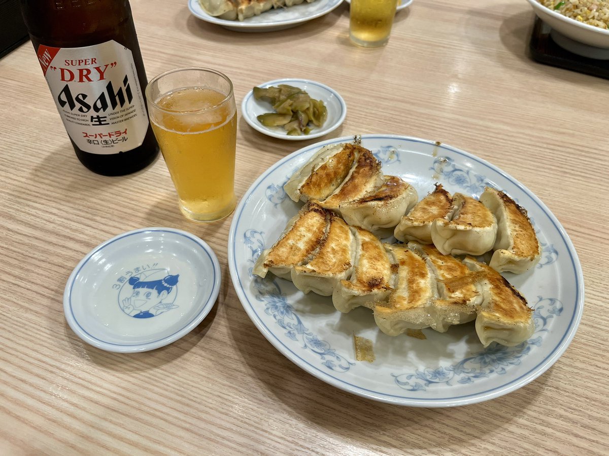 buta_punch's tweet photo. 朝、昼、おやつ、夜？と食べたのに、さらに〆のぎょうざの満洲。流石に米や麺は入らず餃子のみ。 https://t.co/yArlSzL8iu