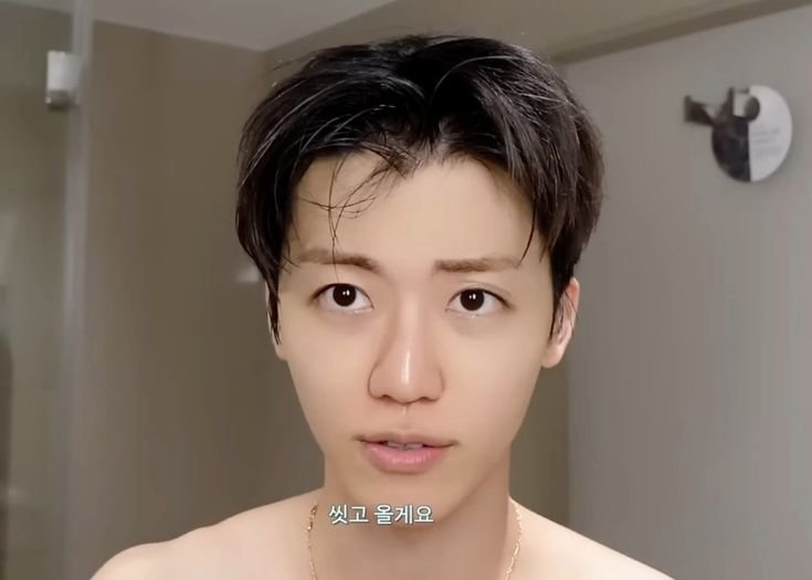 agustddby's tweet photo. @chewgumie Hah bias gw sih bareface aja cakep yach🥰 yg perlu ditambal sih hp lo tuh burem amat kek jaman majapahit  sedihnya gapunya resolusi hd https://t.co/Jo5X2RwIvl