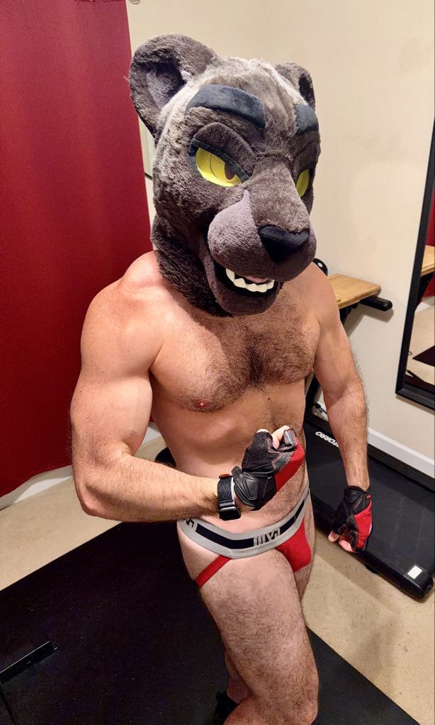 PapaPantherX's tweet photo. Boobs, biceps, and bulge baby 😎 https://t.co/Ke6VXGtkHA