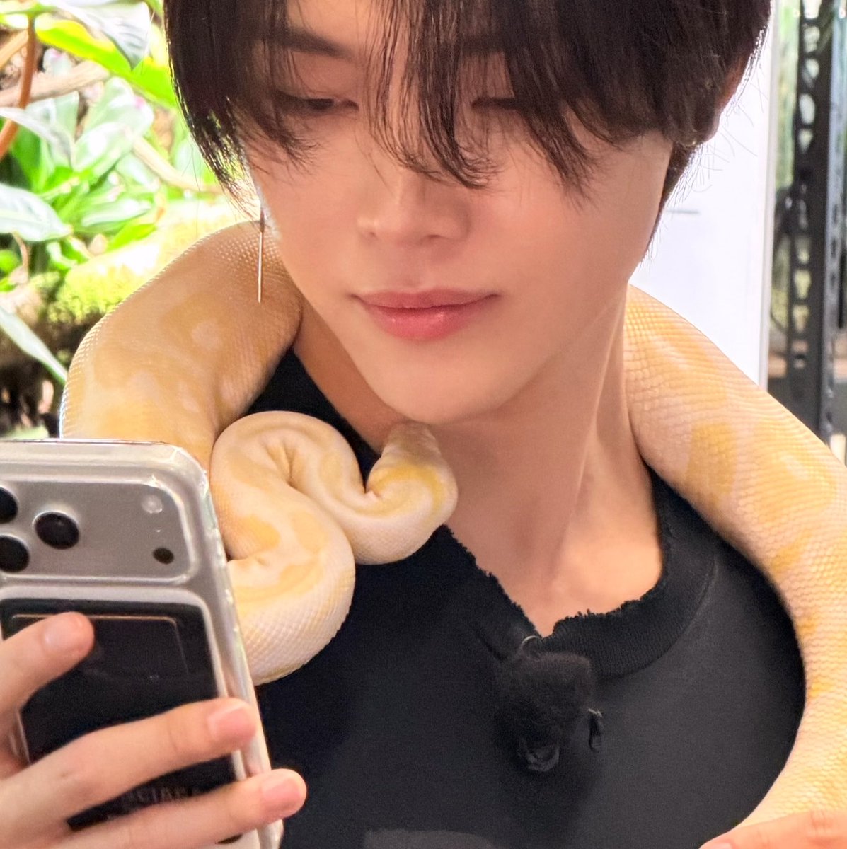 nekozz0's tweet photo. 아니 뱀이 목에 뽀뽀햇러 https://t.co/cKBrgcwZWu
