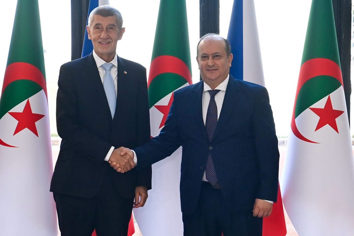 algatedzEng's tweet photo. 🔴#Algeria 🇩🇿#Czech Republic 🇨🇿: Prime Ministers Sifi Ghrieb and Andrej Babiš oversee agreements to establish a joint Business Council and strengthen cooperation in civil protection, geology, and cinema.#Algeria #CzechRepublic https://t.co/R800PeC3xM