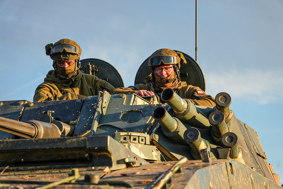 DowOperSZ's tweet photo. Silna wschodnia flanka @NATO to nie tylko obecność wojsk sojuszniczych, ale przede wszystkim ich zdolność do wspólnego, skutecznego działania.

Żołnierze #PKWRumunia 🇵🇱 nie zwalniają tempa i uczestniczą w kolejnym przedsięwzięciu szkoleniowym. Tym razem podczas ćwiczenia #WindSpring26, działając w strukturach rumuńskiej brygady 🇷🇴, doskonalą prowadzenie działań taktycznych w wymagającym, górskim terenie Transylwanii.

Aktywny udział żołnierzy polskiego kontyngentu w szkoleniu sojuszniczym wzmacnia zdolność do prowadzenia wspólnych działań i stanowi ważny element systemu odstraszania i obrony Sojuszu.

#PołączeniDlaBezpieczeństwa🤝#JointForSecurity