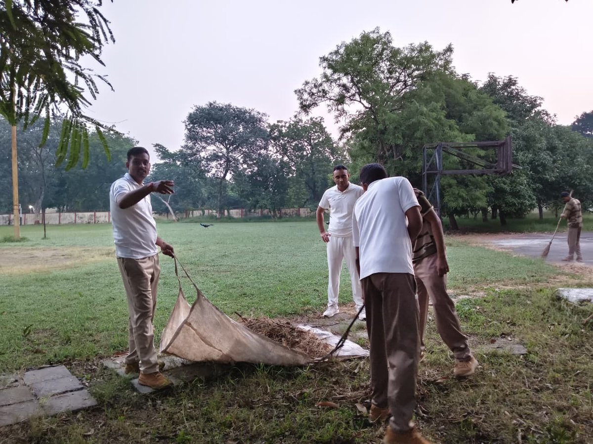 CISFWest's tweet photo. Building a greener future through action! CISF Unit JGGPP JHANOR contributes to #SpecialCampaign6 with cleanliness activities and awareness drives, promoting #JanBhagidari for a cleaner environment &amp; #ViksitBharat
@HMOIndia 
@MIB_India 
@SwachhBharatGov 
@swachhbharat 
@CISFHQrs https://t.co/jEU1eTDUm8